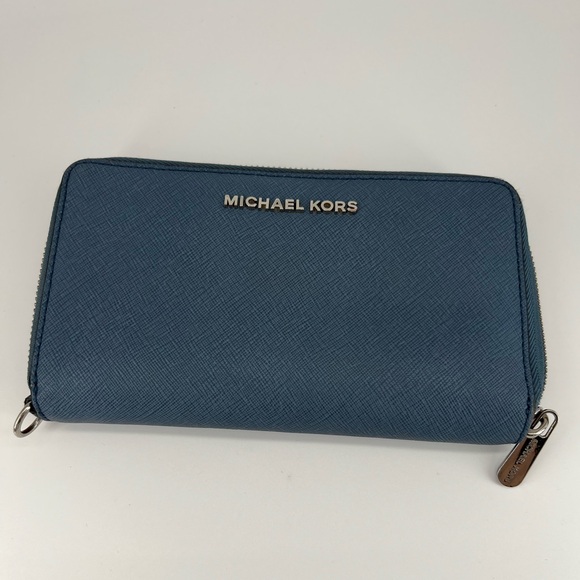 Michael Kors Handbags - 💙 Michael Kors Jet Set Travel Large Flat Multifunction Phone Case – Sky Blue 💙